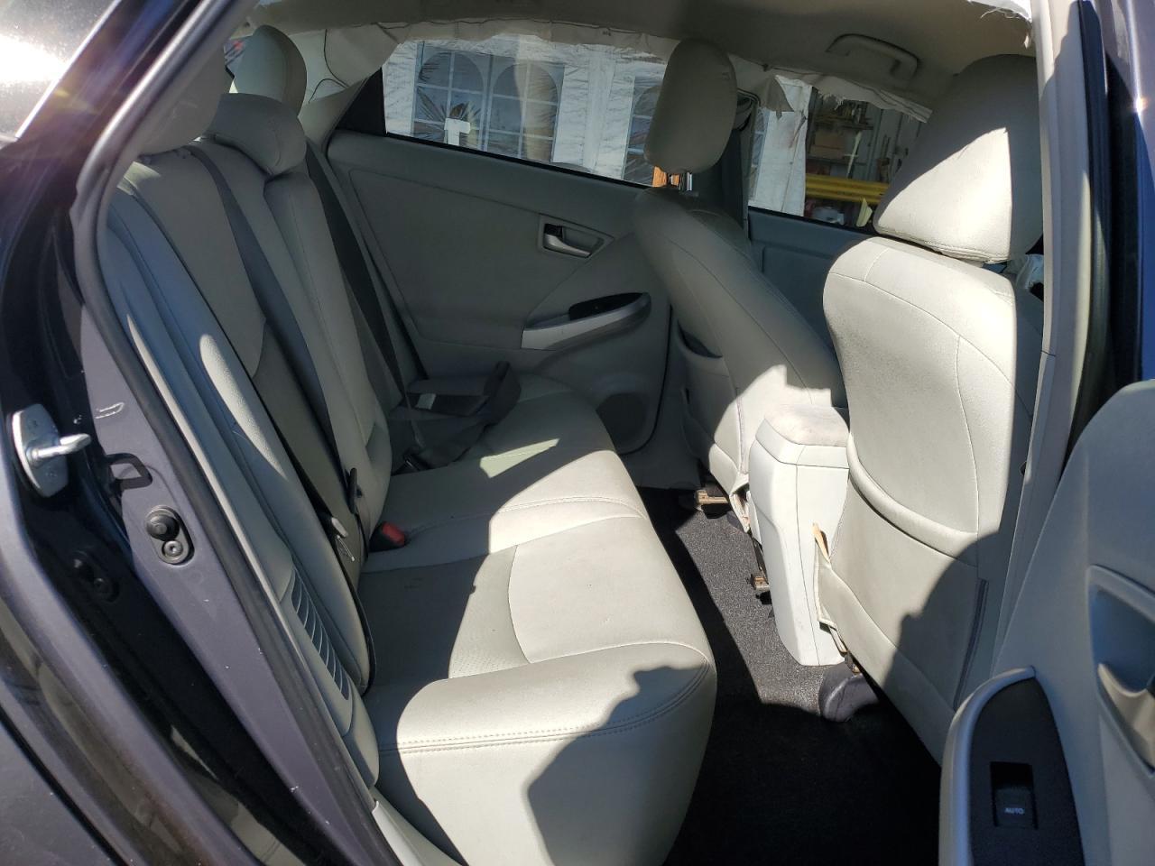 2015 TOYOTA PRIUS