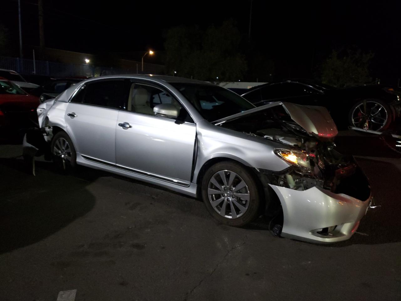 2011 TOYOTA Avalon