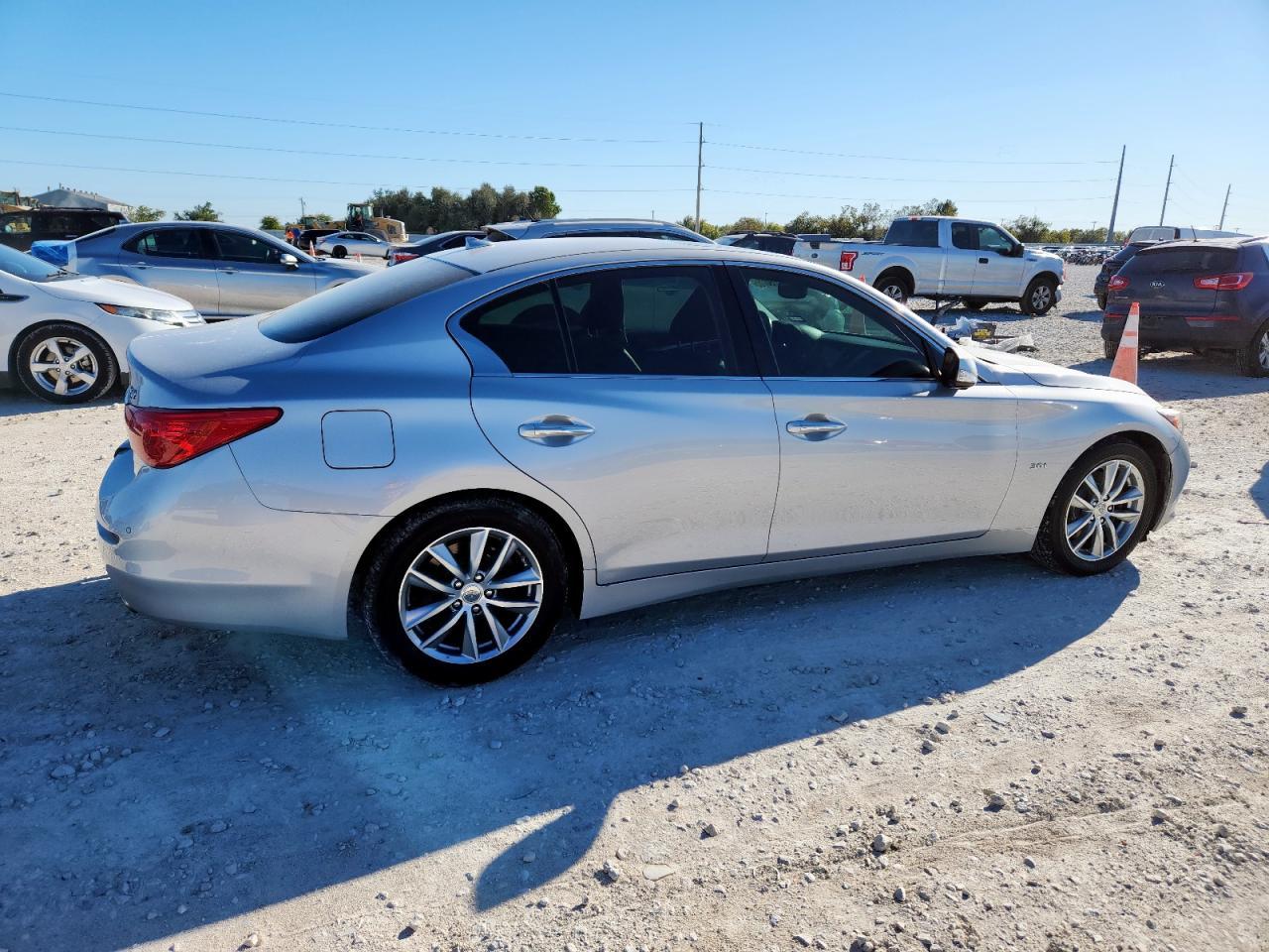2016 INFINITI Q50