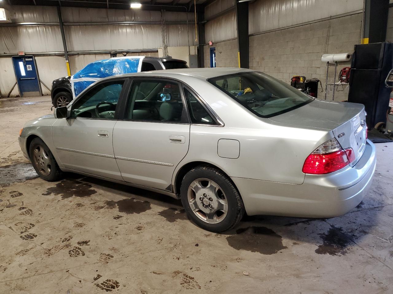 2003 TOYOTA Avalon