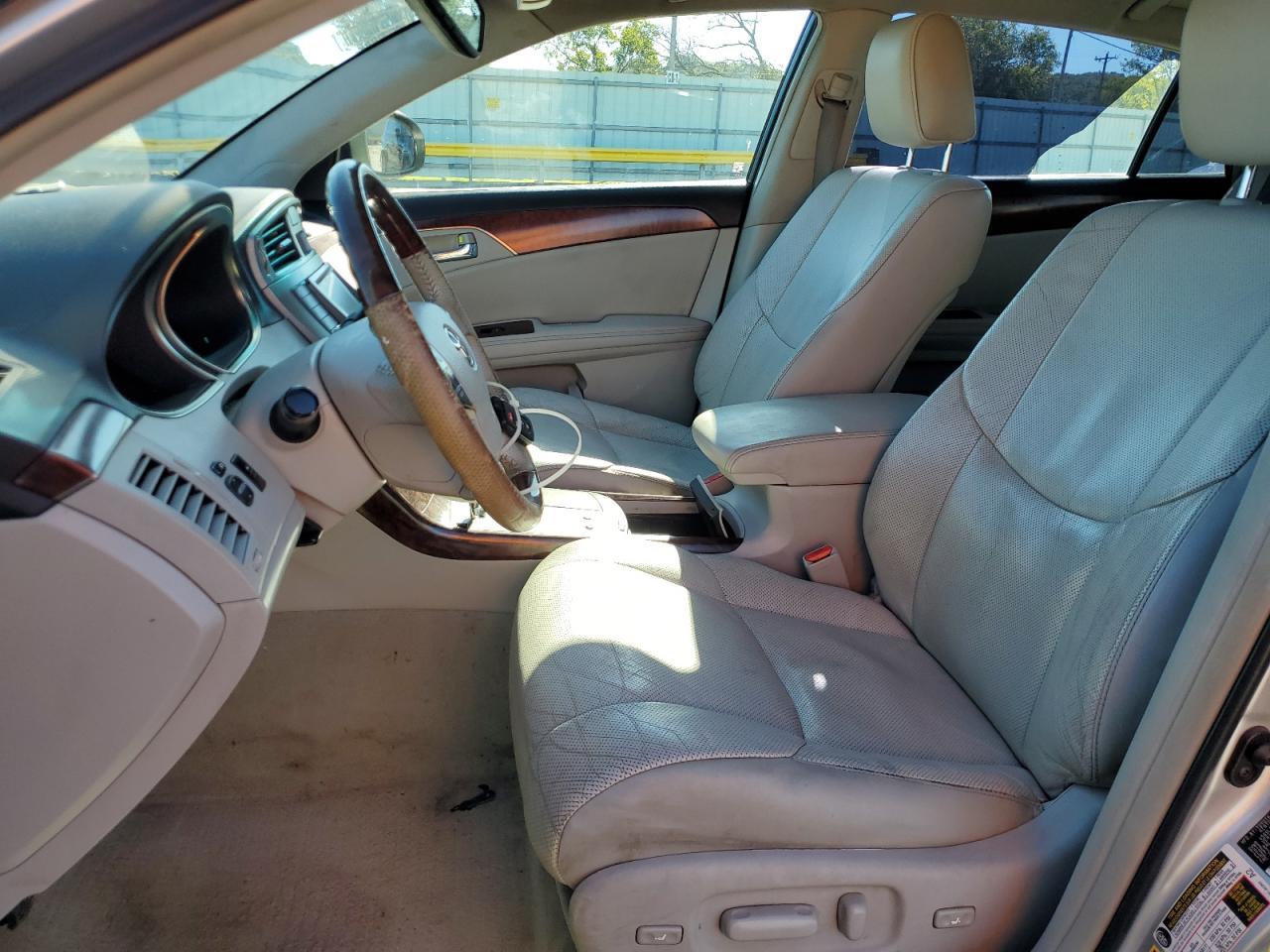 2011 TOYOTA Avalon