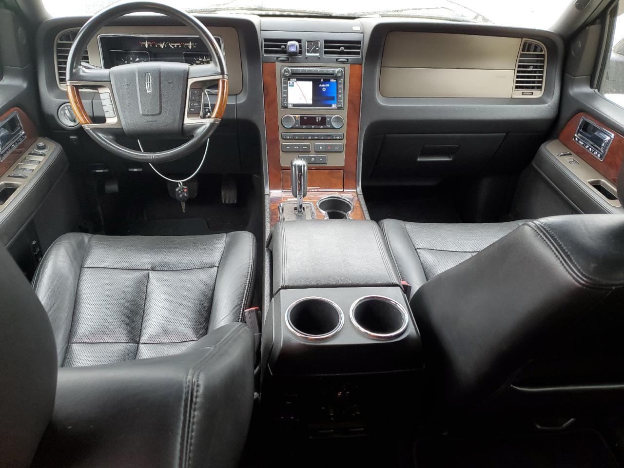 2011 LINCOLN Navigator