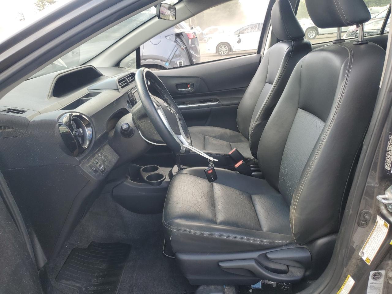2017 TOYOTA Prius c