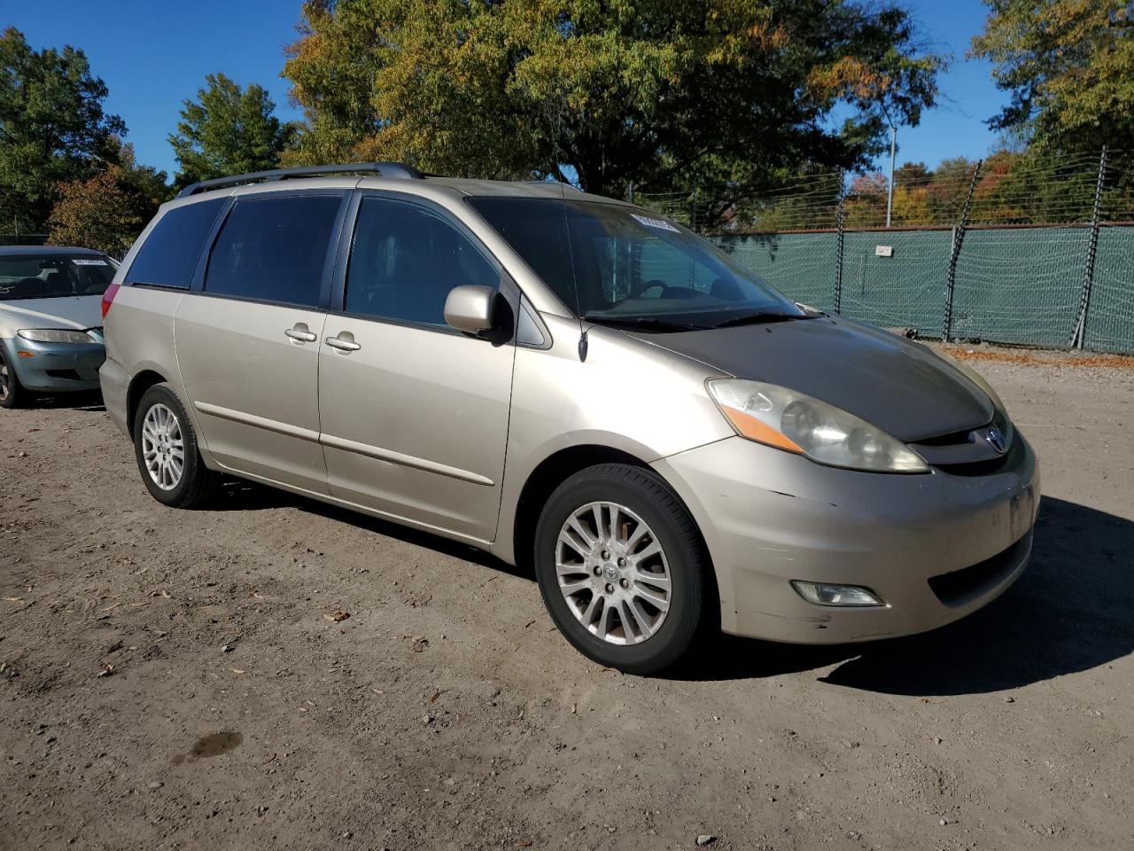 2010 TOYOTA SIENNA