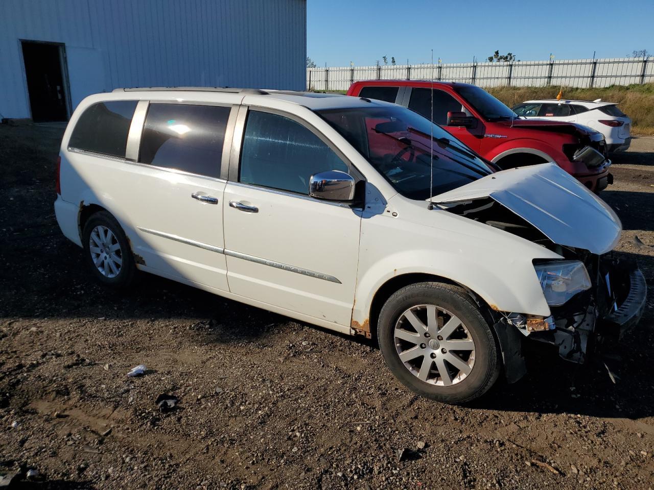 2011 CHRYSLER Town & Country