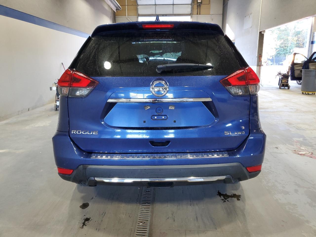 2017 NISSAN ROGUE