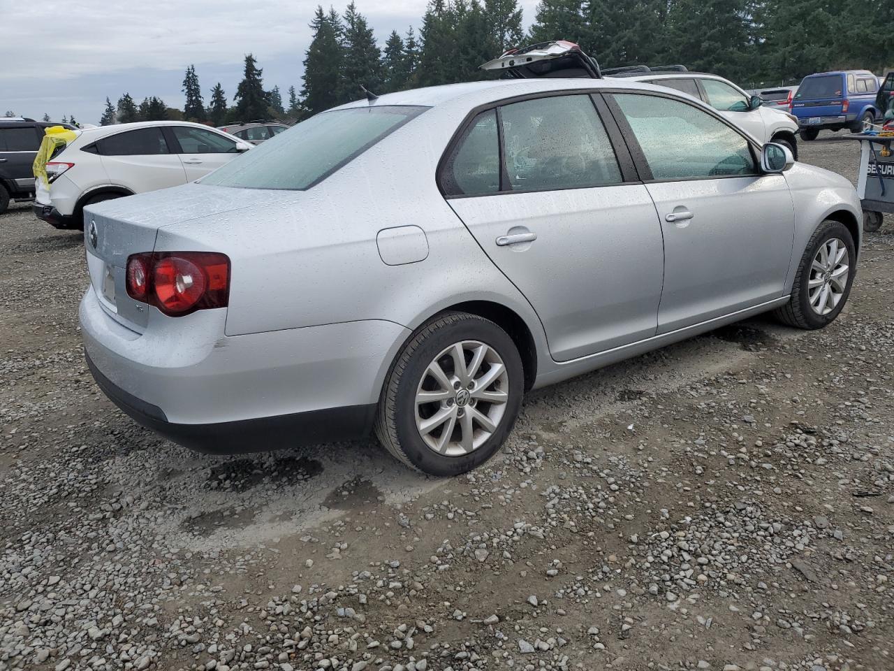 2010 VOLKSWAGEN JETTA