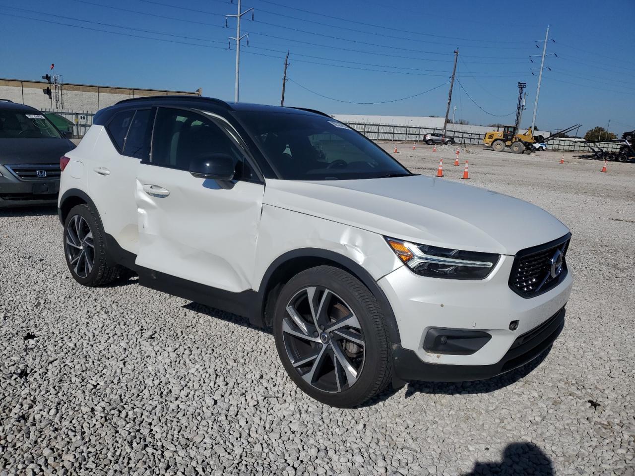 2020 VOLVO XC40