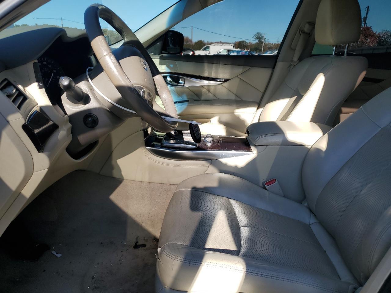 2011 INFINITI M37