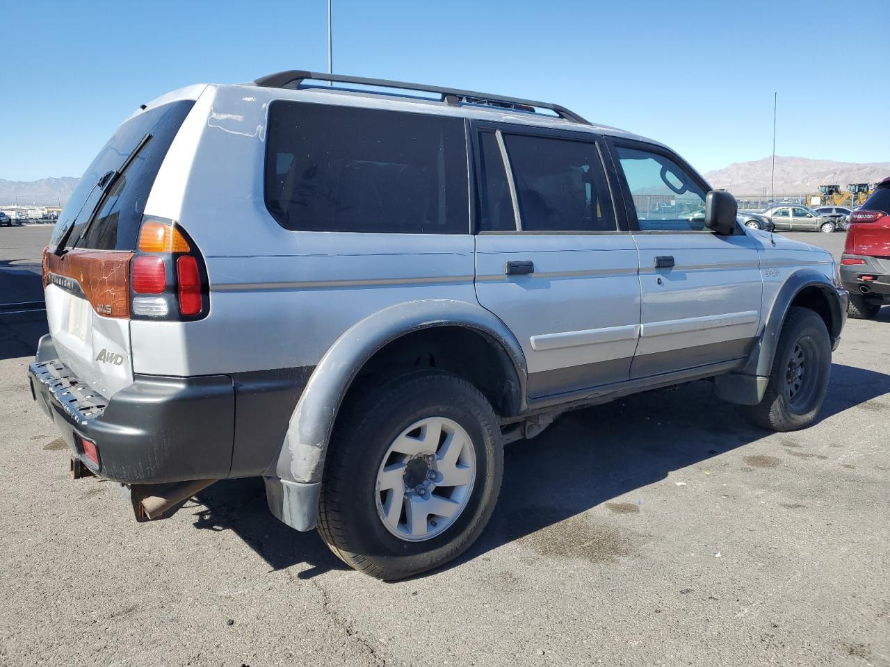 2003 MITSUBISHI Montero