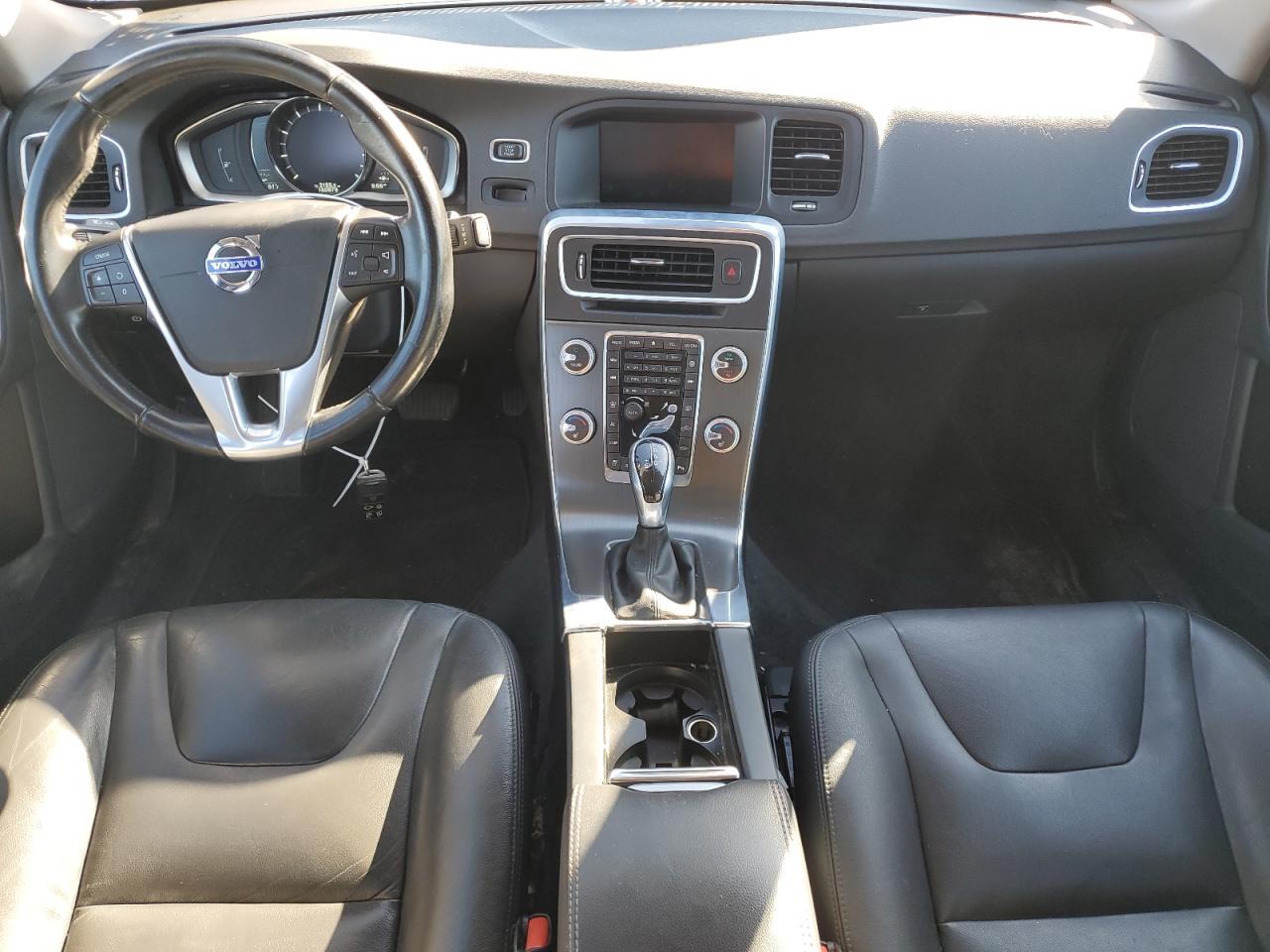 2015 VOLVO V60
