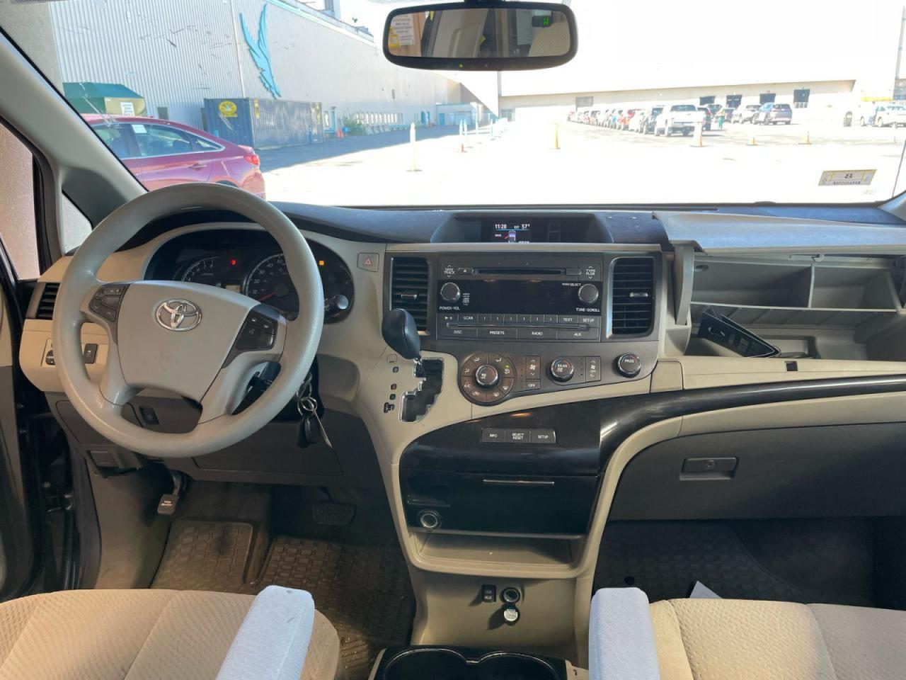 2011 TOYOTA SIENNA