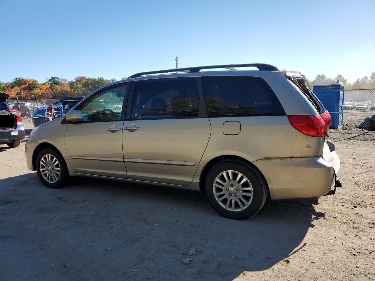 2010 TOYOTA SIENNA