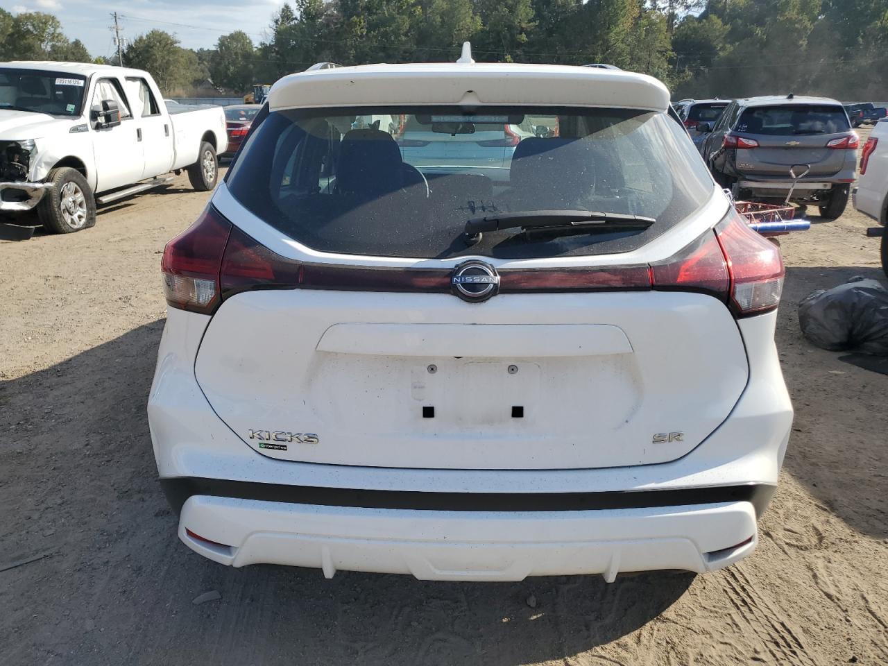2024 NISSAN KICKS