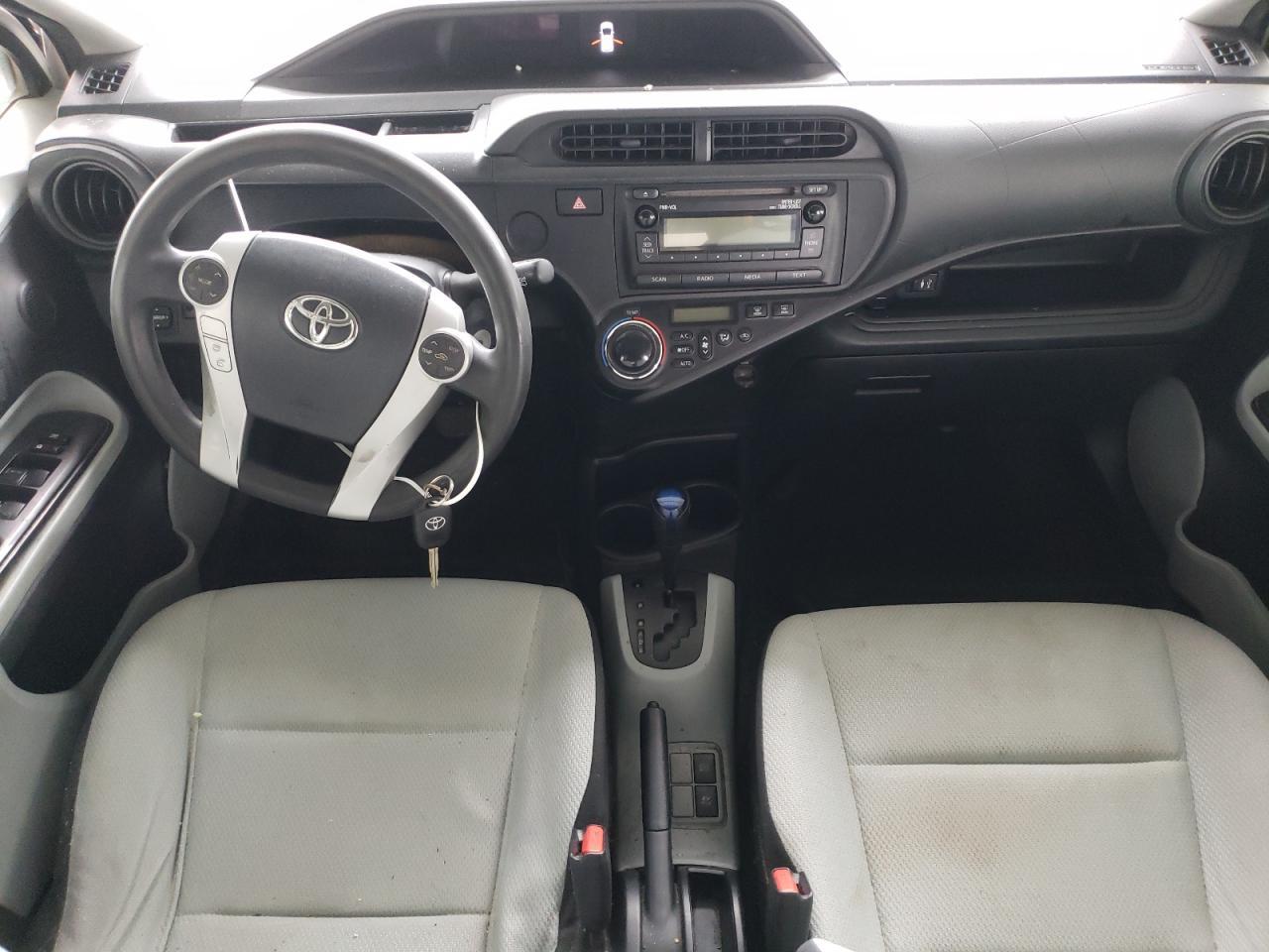 2014 TOYOTA Prius c
