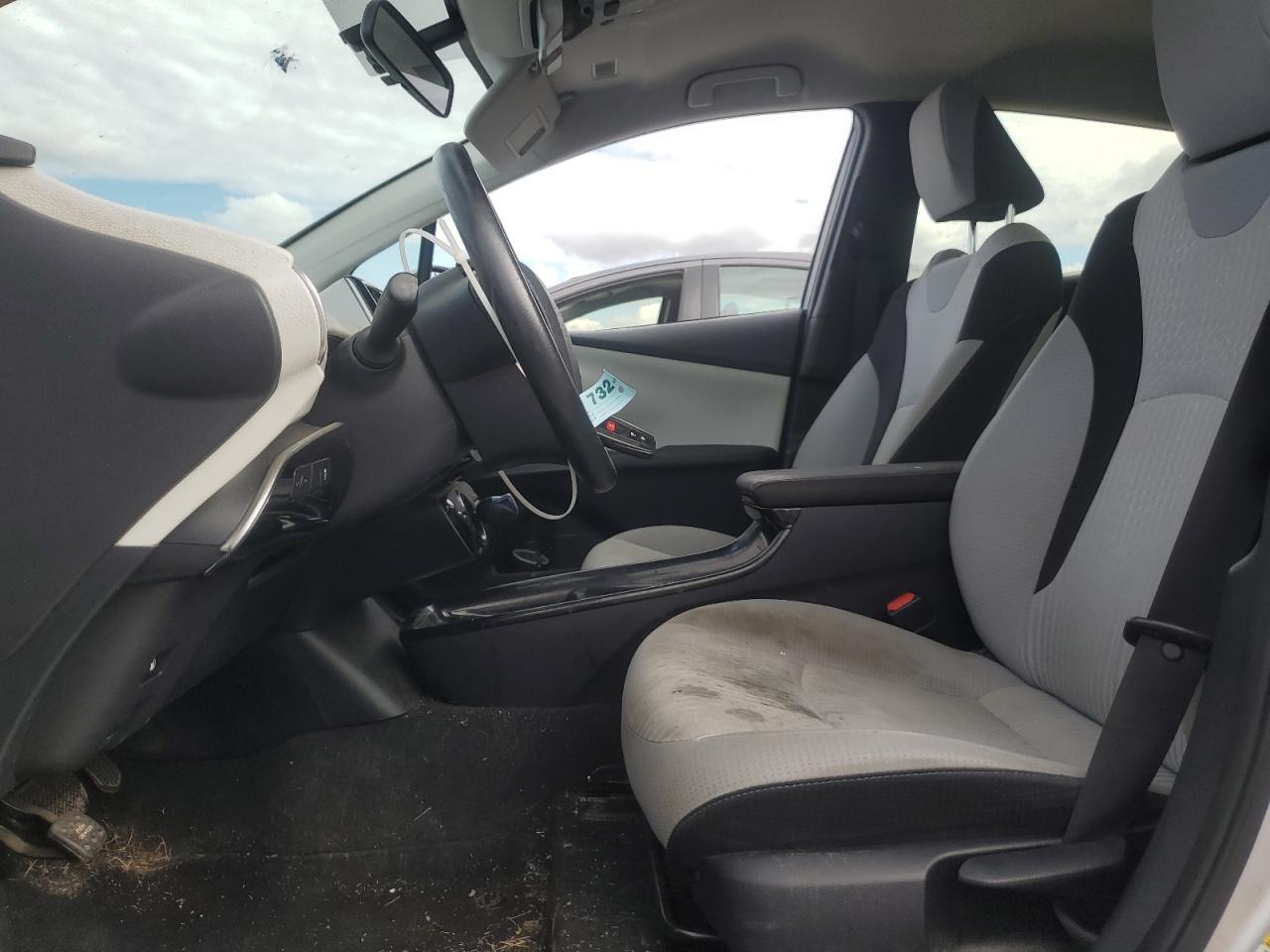 2016 TOYOTA PRIUS