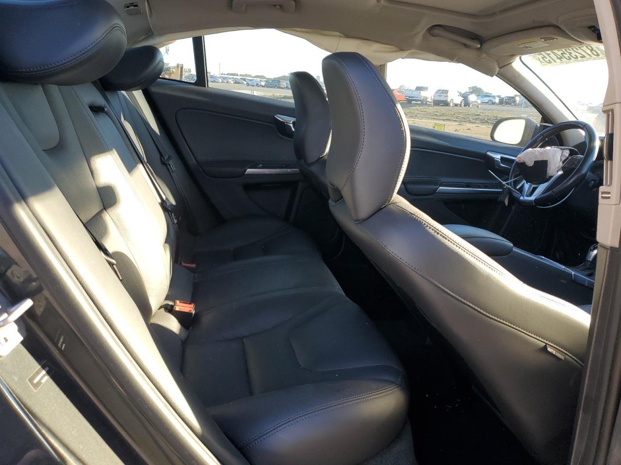2015 VOLVO S60