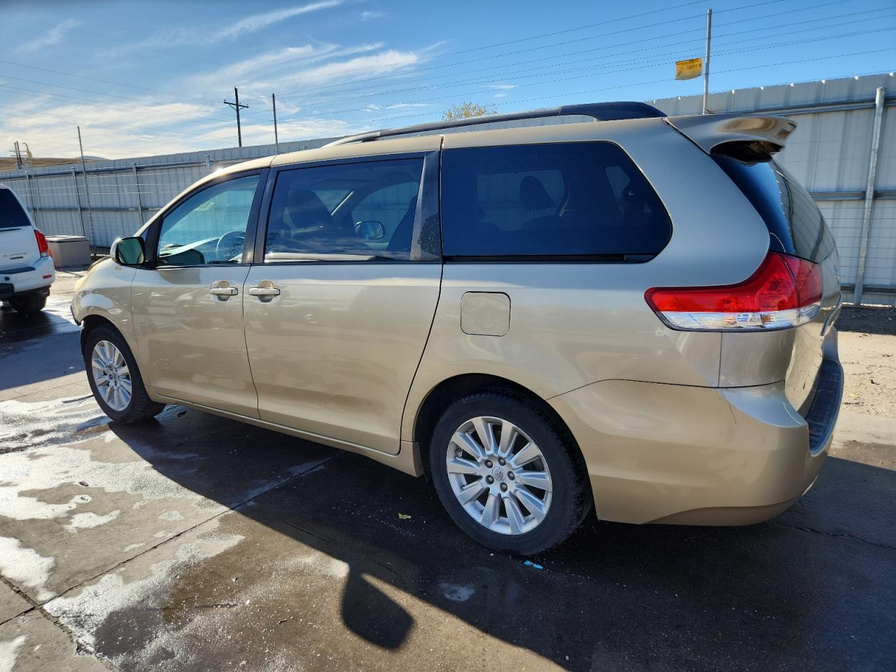 2011 TOYOTA SIENNA