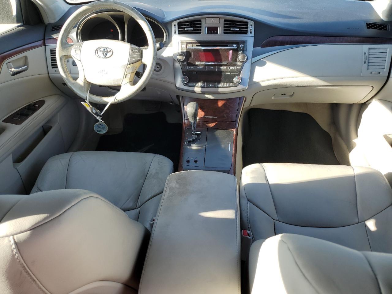 2011 TOYOTA Avalon