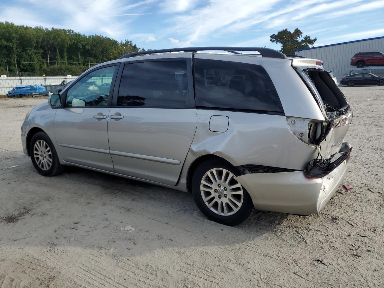 2010 TOYOTA SIENNA