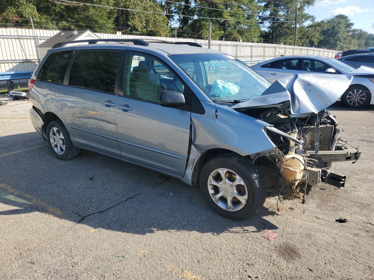 2004 TOYOTA SIENNA