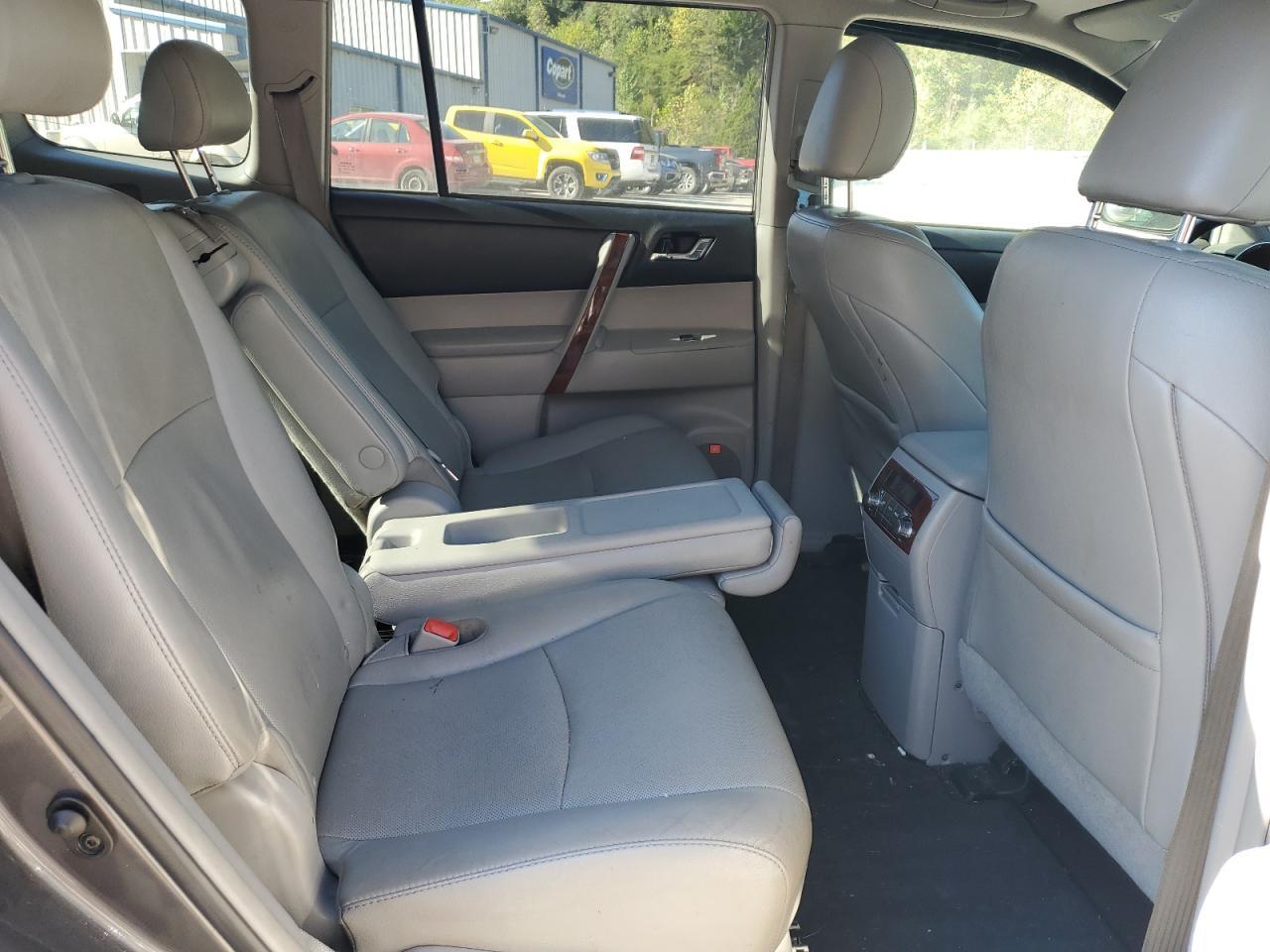 2012 TOYOTA HIGHLANDER