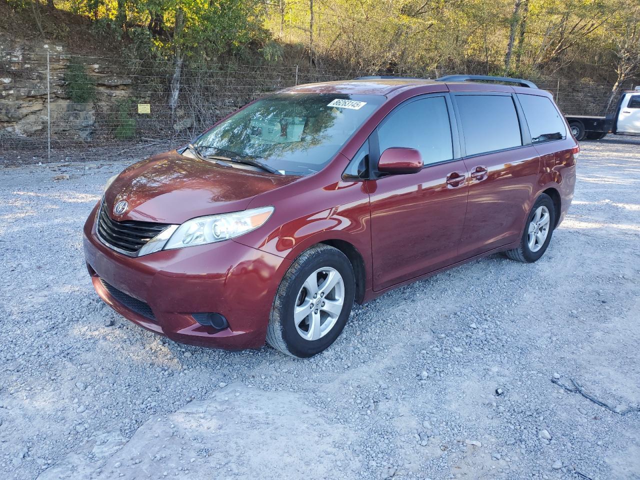 2011 TOYOTA SIENNA