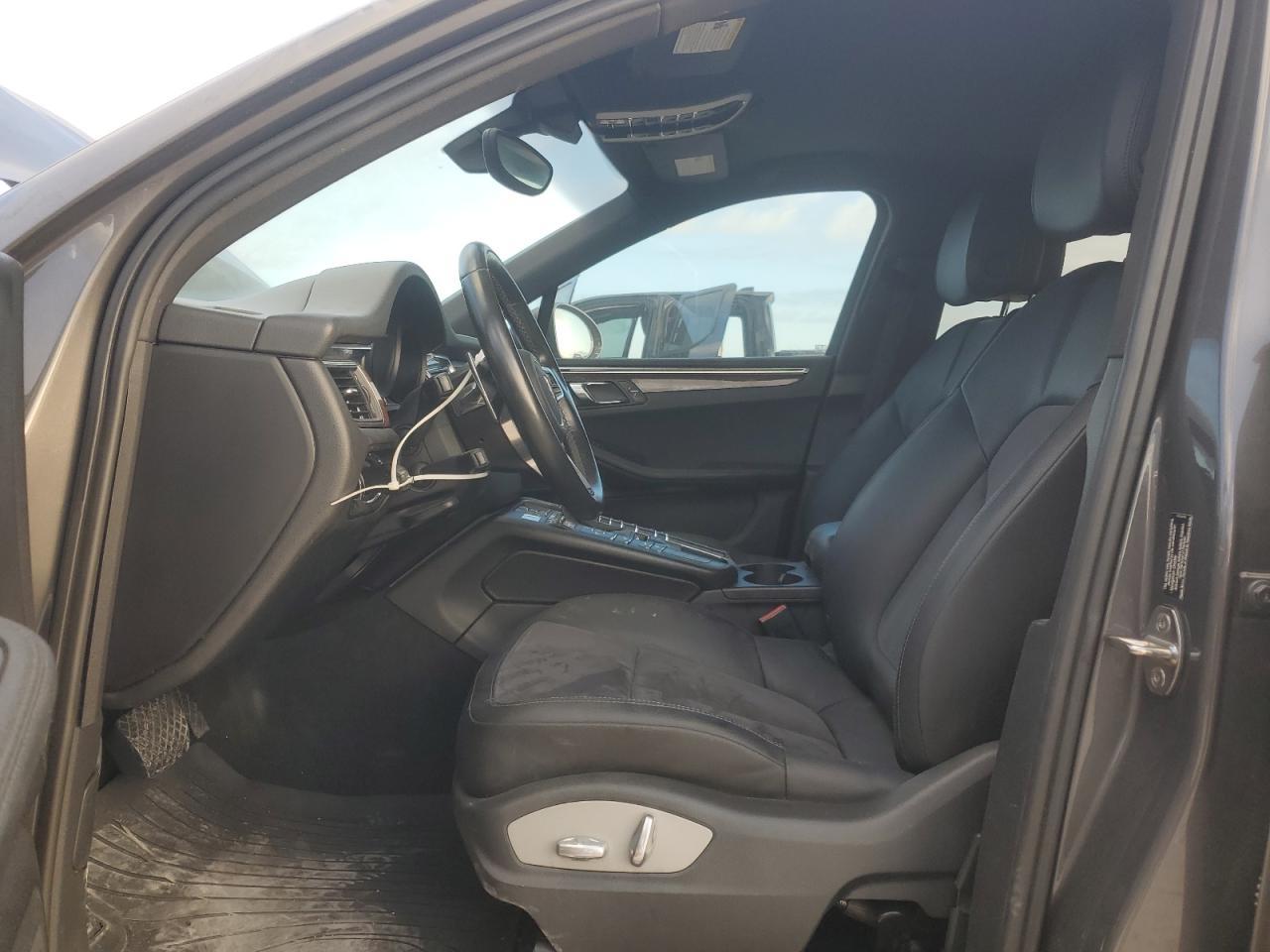 2015 PORSCHE Macan