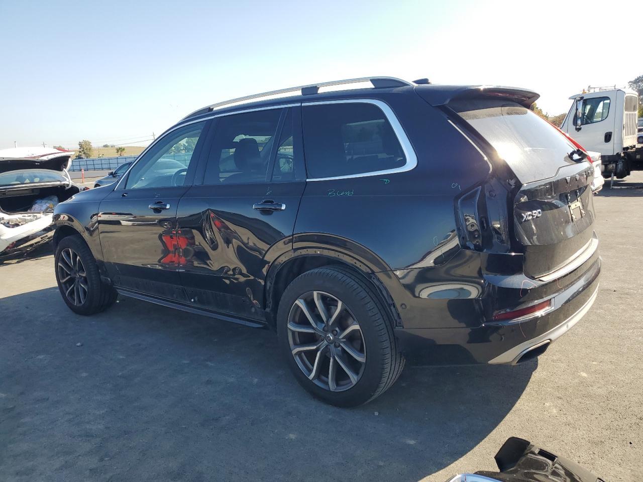 2017 VOLVO XC90
