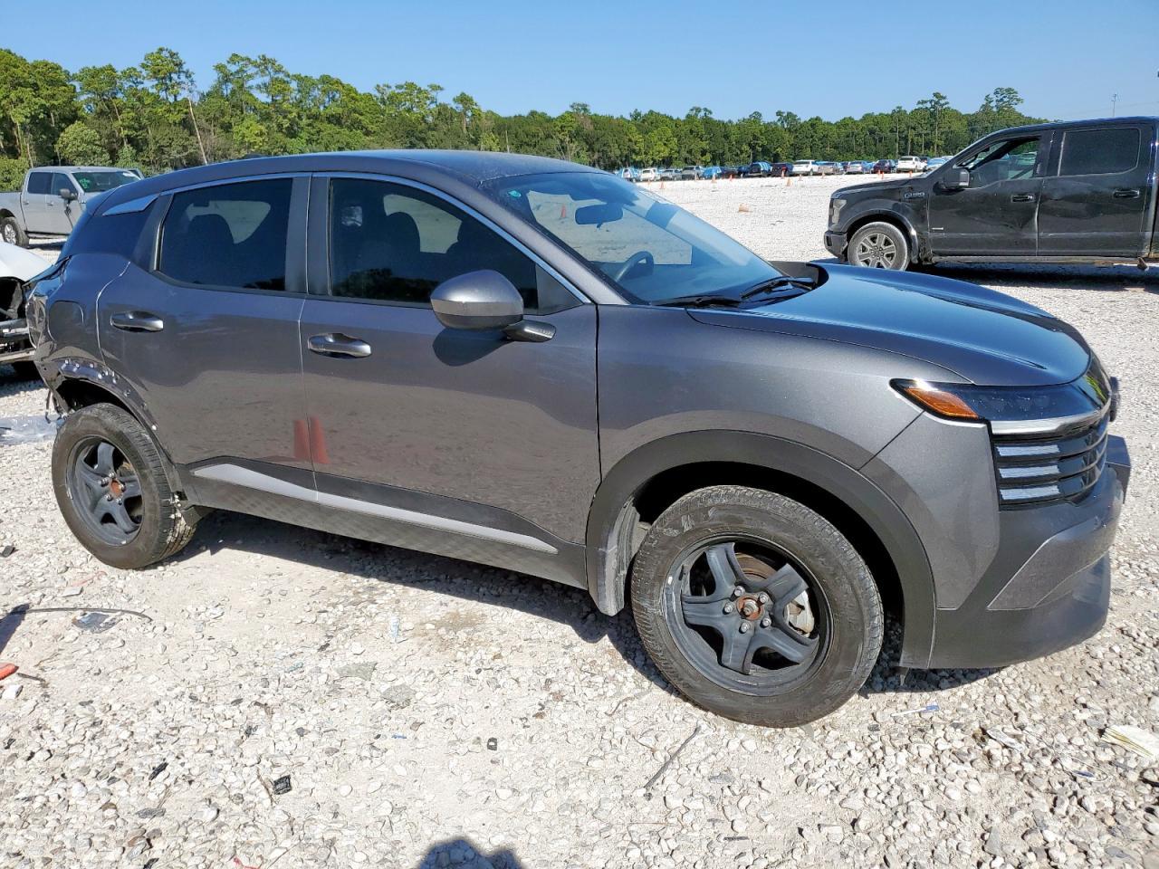 2025 NISSAN KICKS