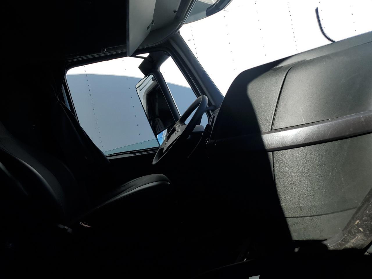 2024 VOLVO Vn