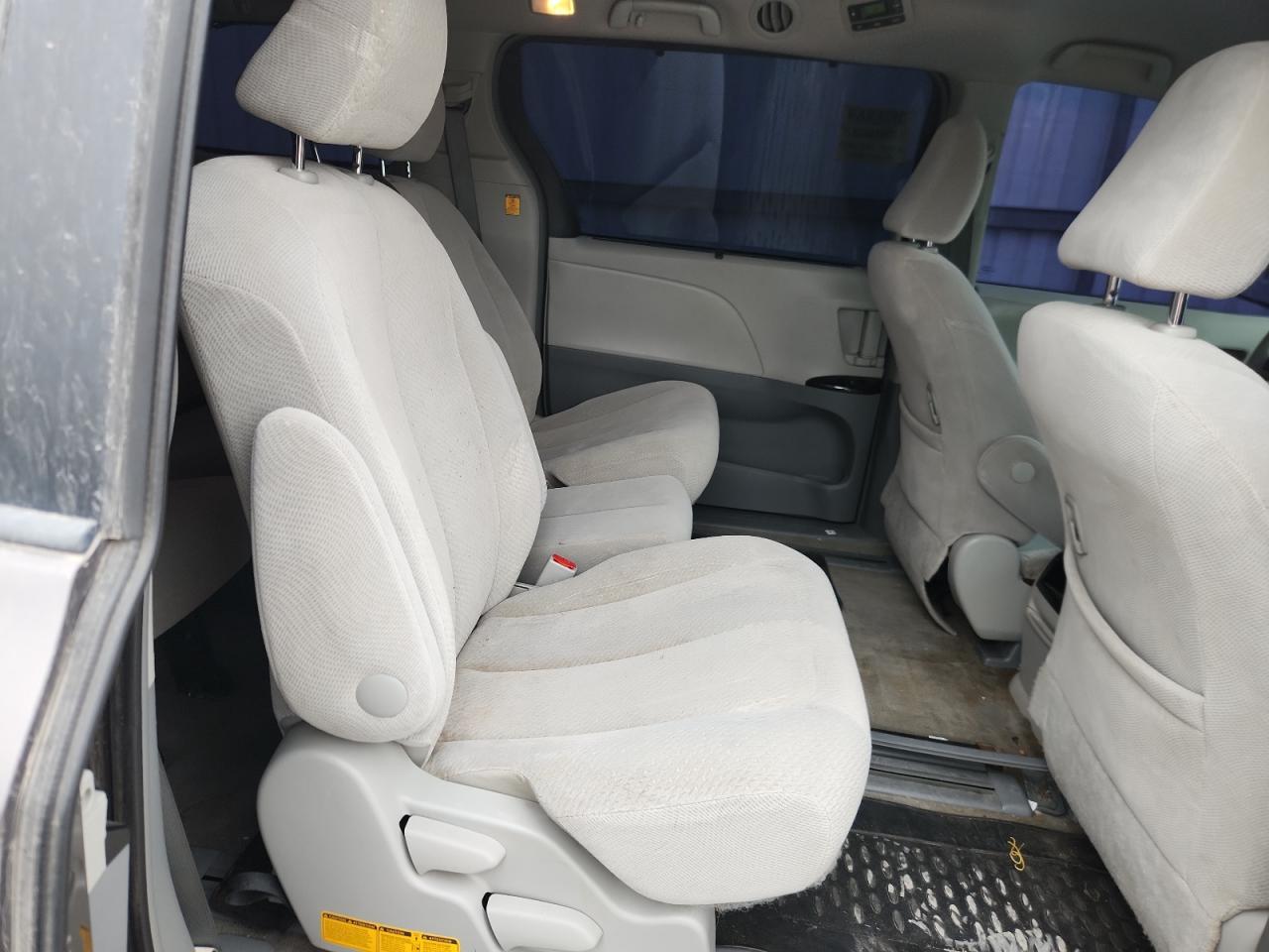 2013 TOYOTA SIENNA