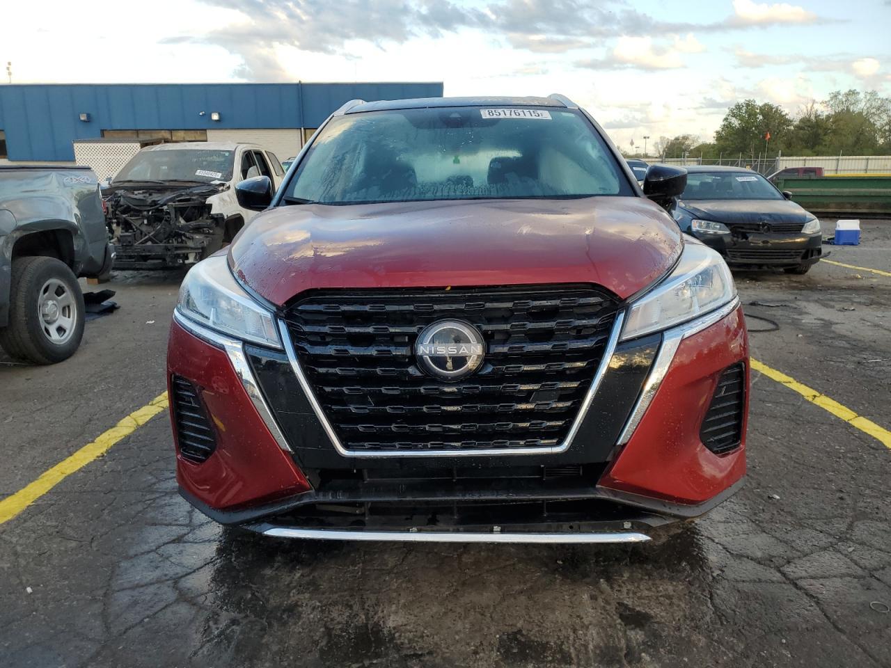 2024 NISSAN KICKS