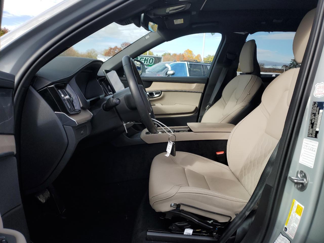 2025 VOLVO XC90