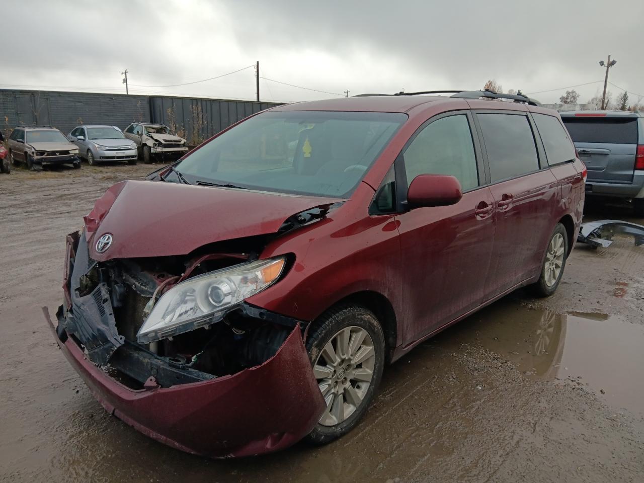 2014 TOYOTA SIENNA