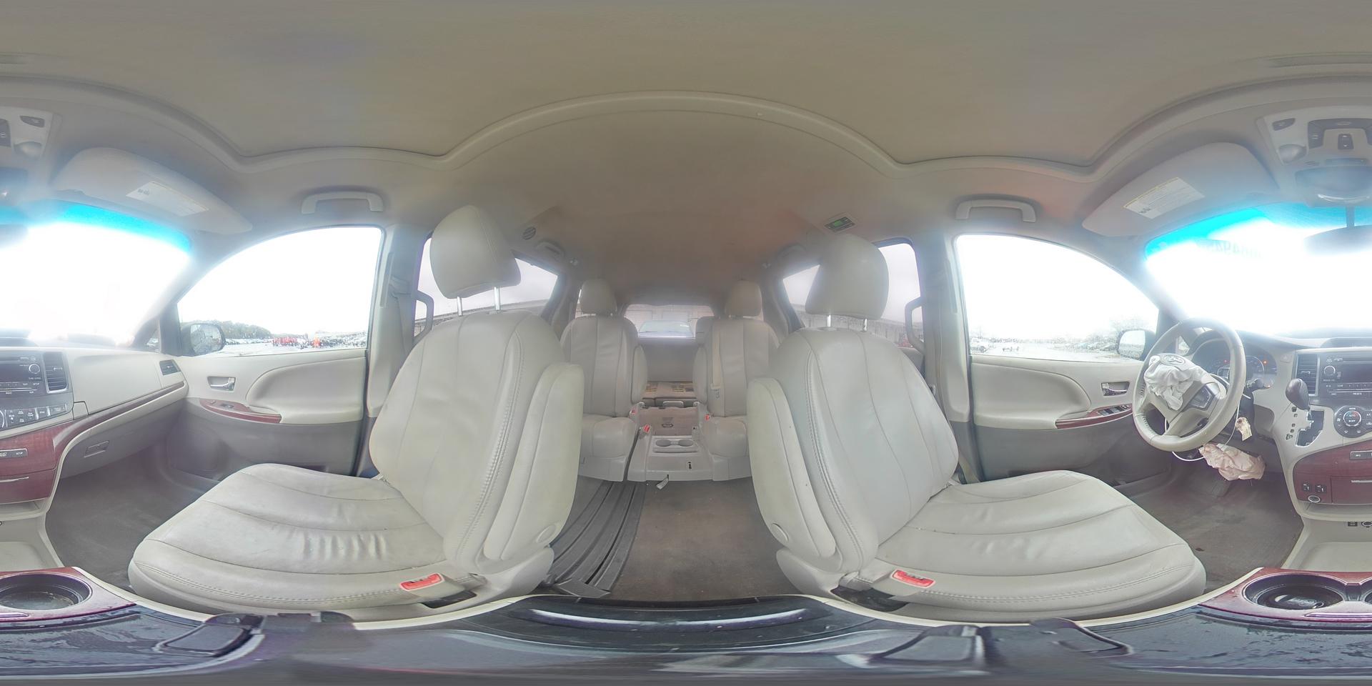 2013 TOYOTA SIENNA