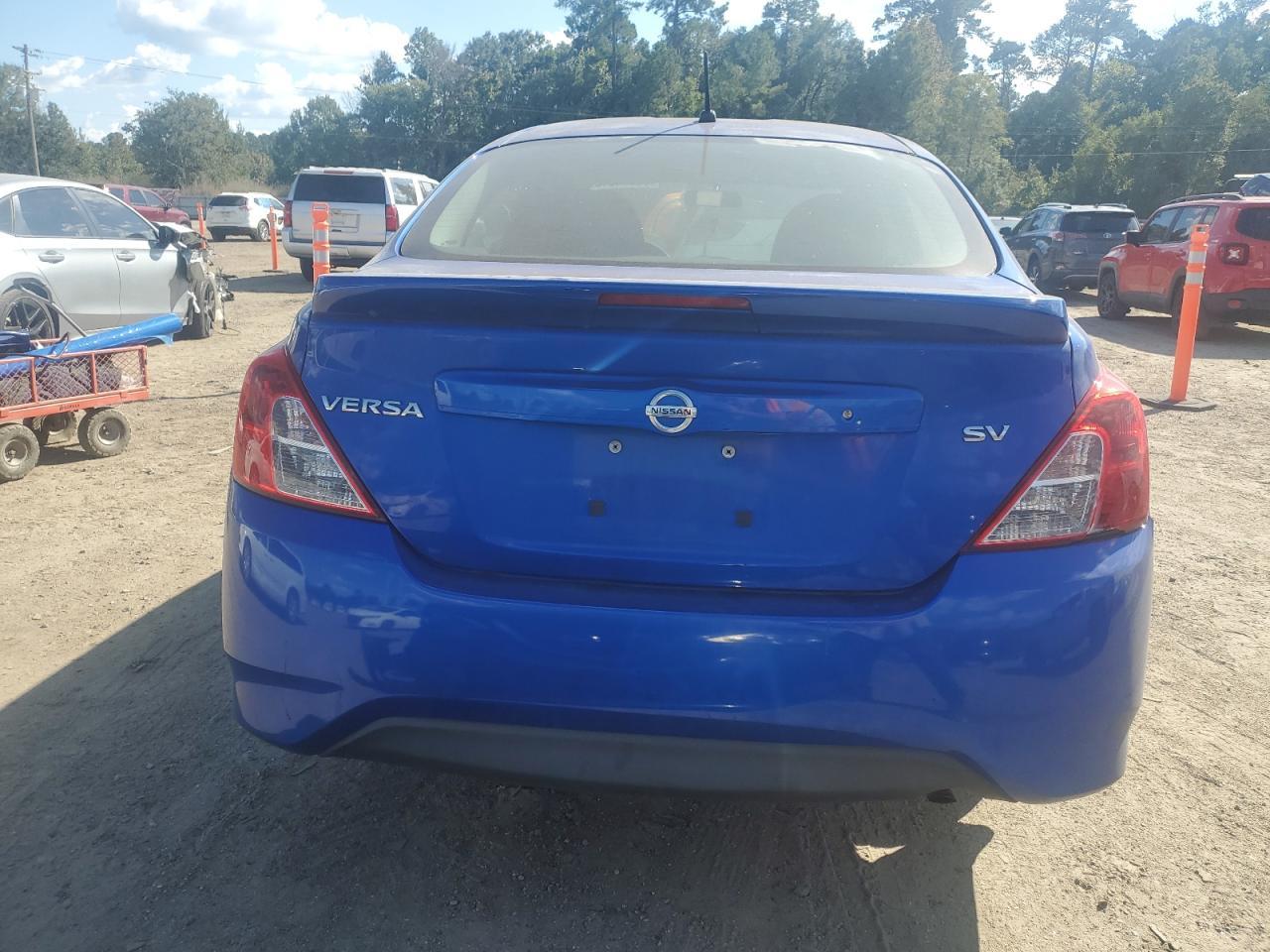 2017 NISSAN VERSA