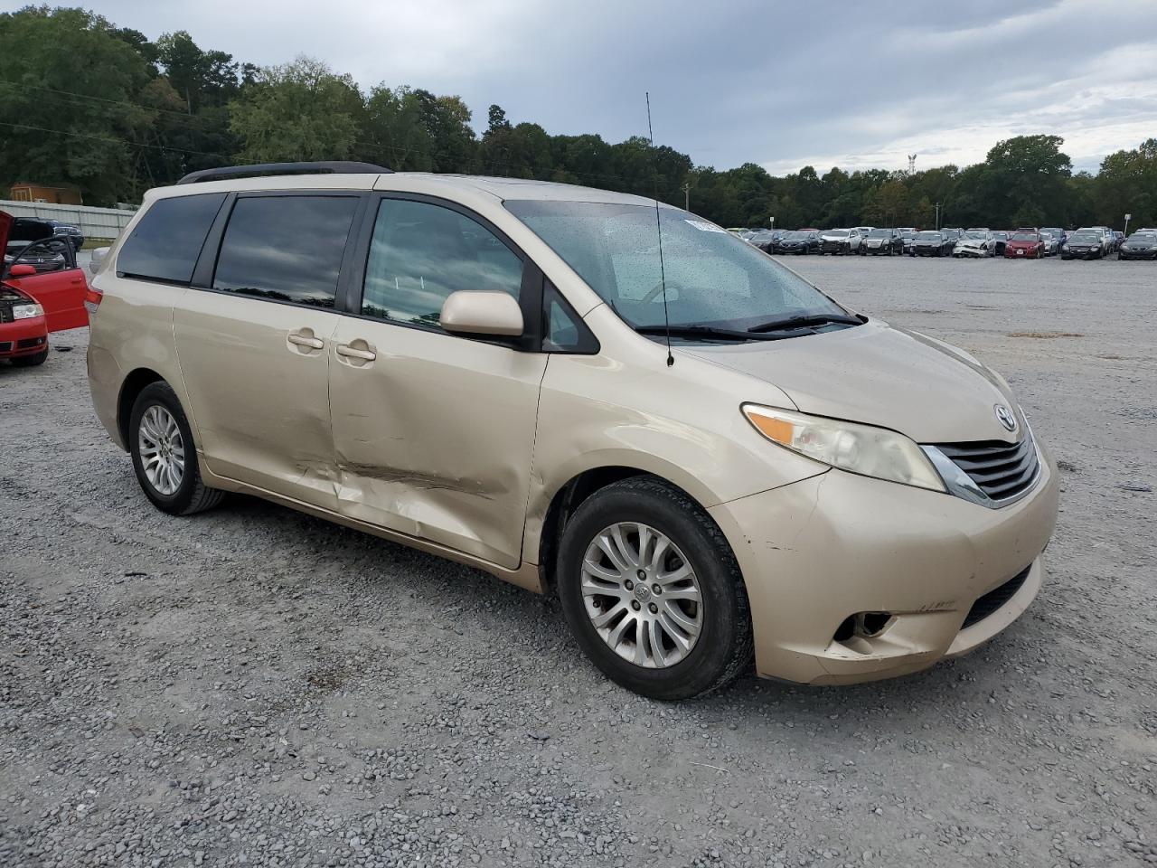 2013 TOYOTA SIENNA
