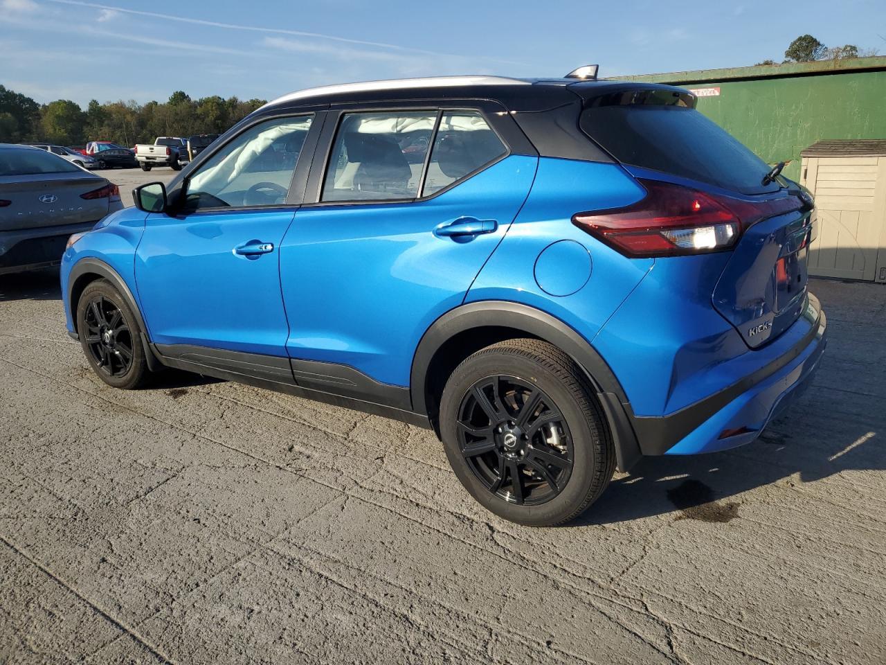 2024 NISSAN KICKS