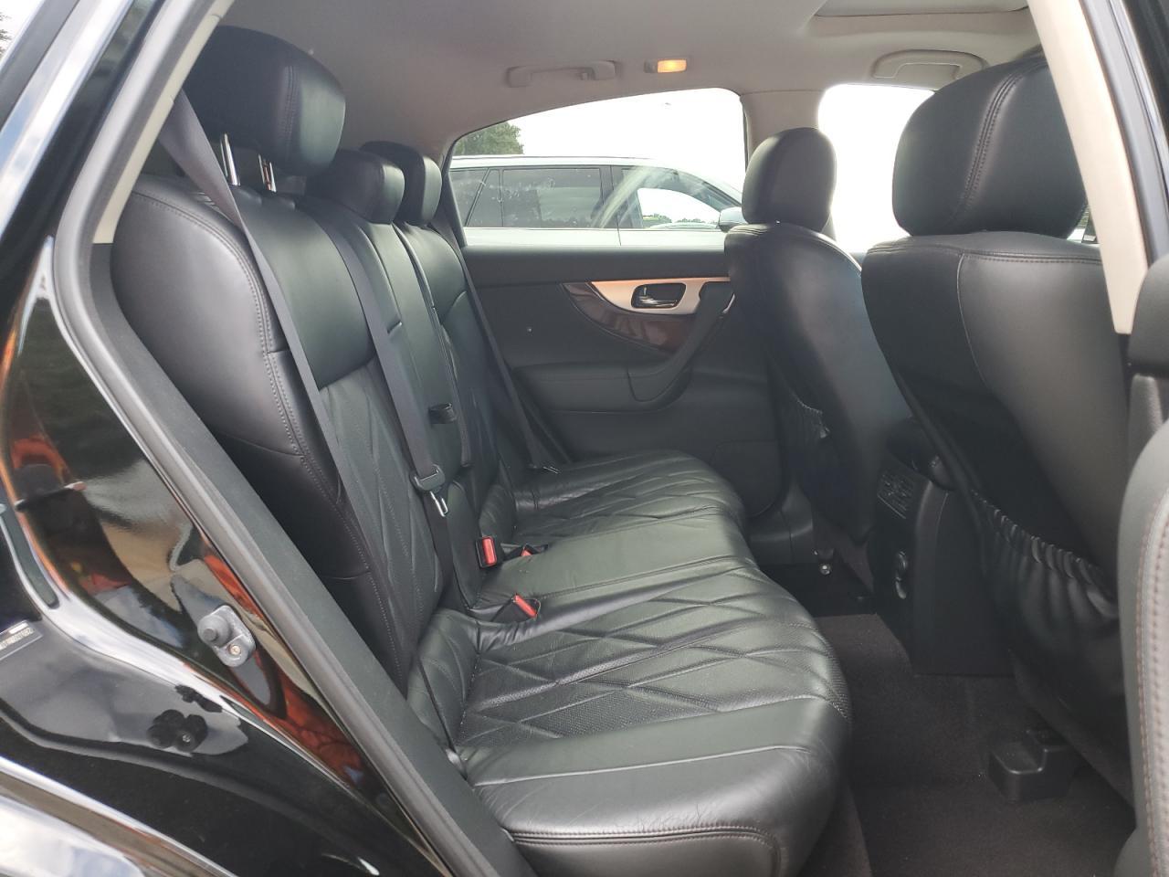 2010 INFINITI FX35