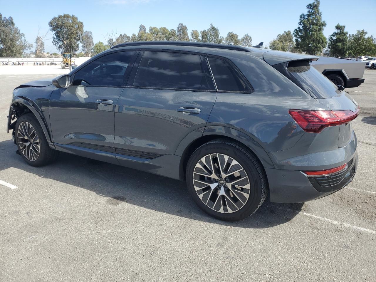 2024 AUDI Q8