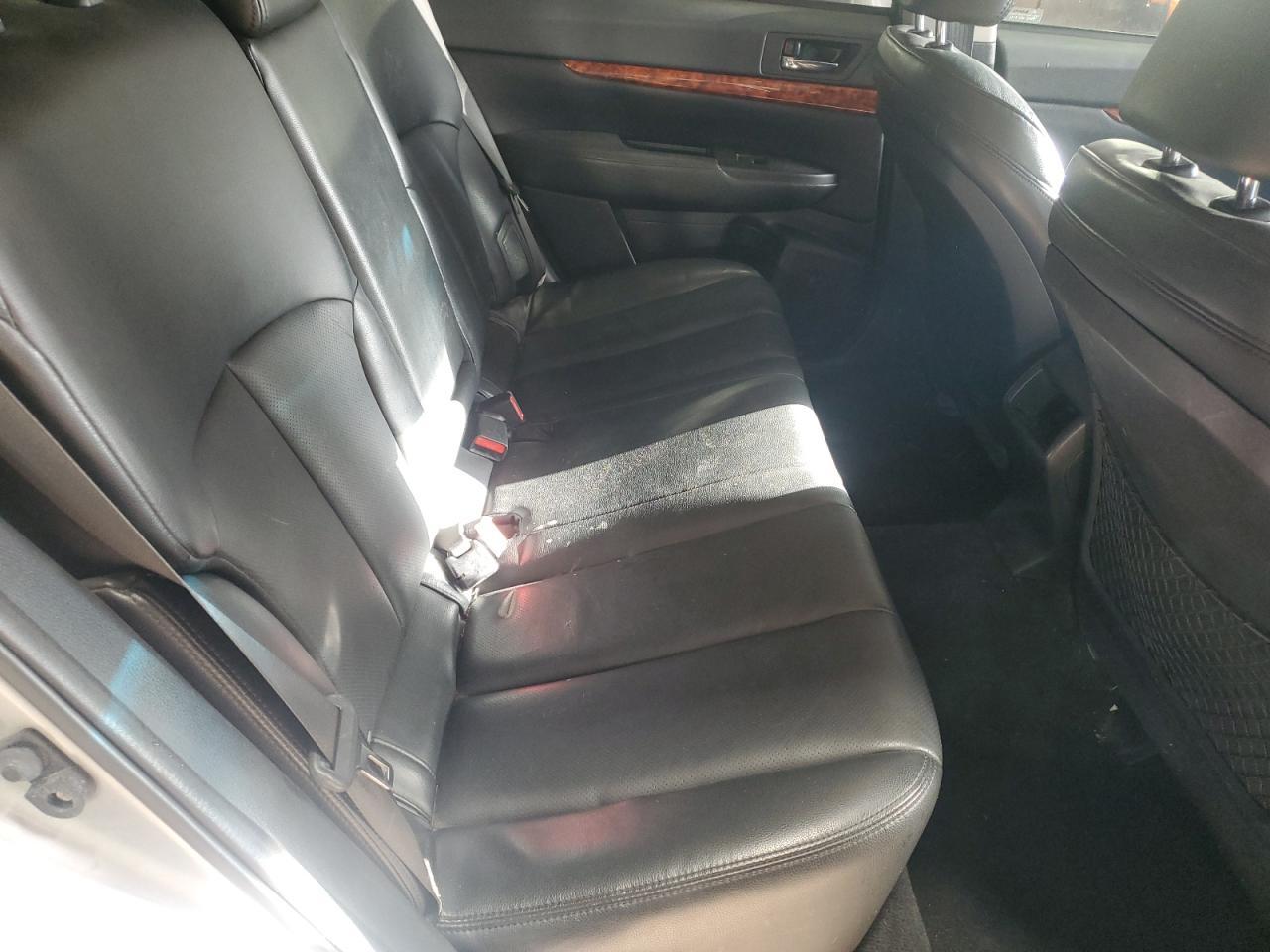 2010 SUBARU Outback