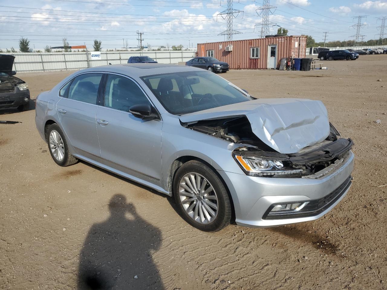 2016 VOLKSWAGEN Passat