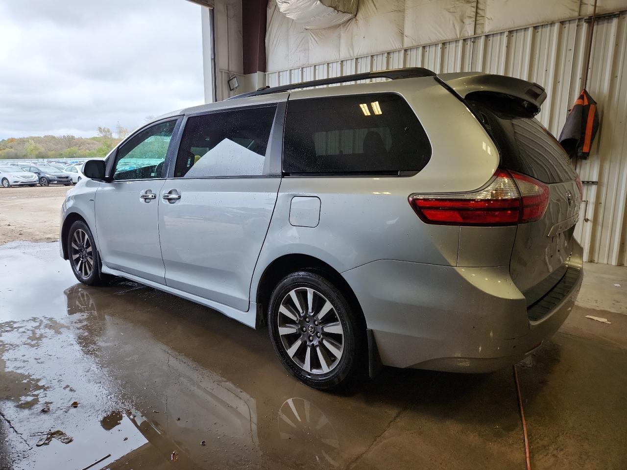 2019 TOYOTA SIENNA