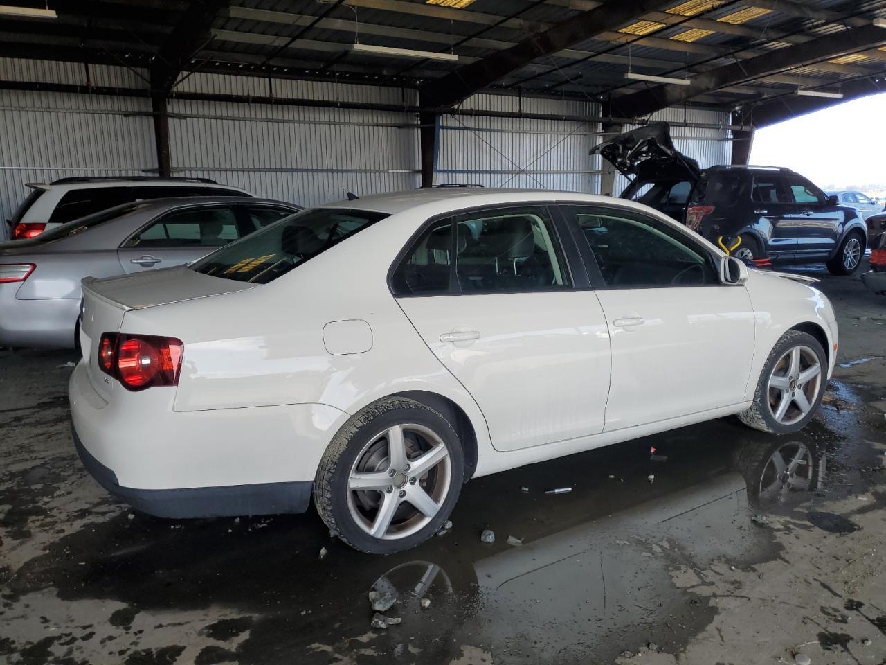 2010 VOLKSWAGEN JETTA