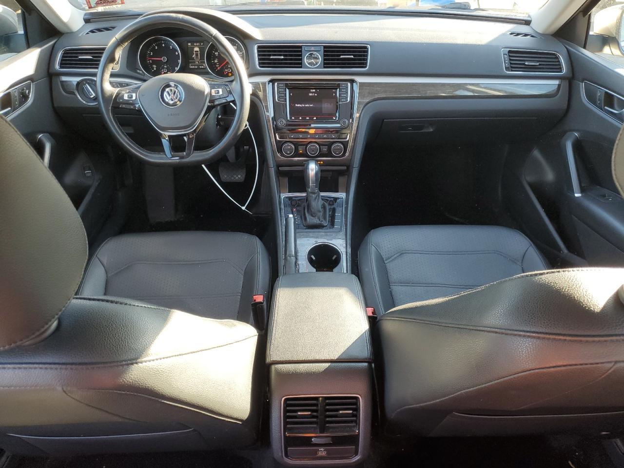 2016 VOLKSWAGEN Passat
