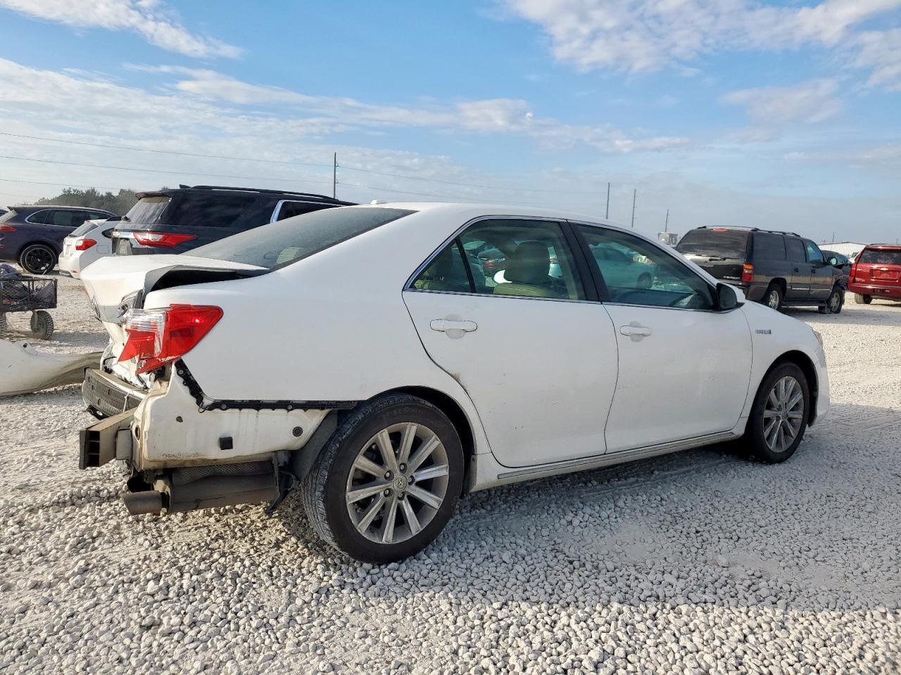 2014 TOYOTA CAMRY