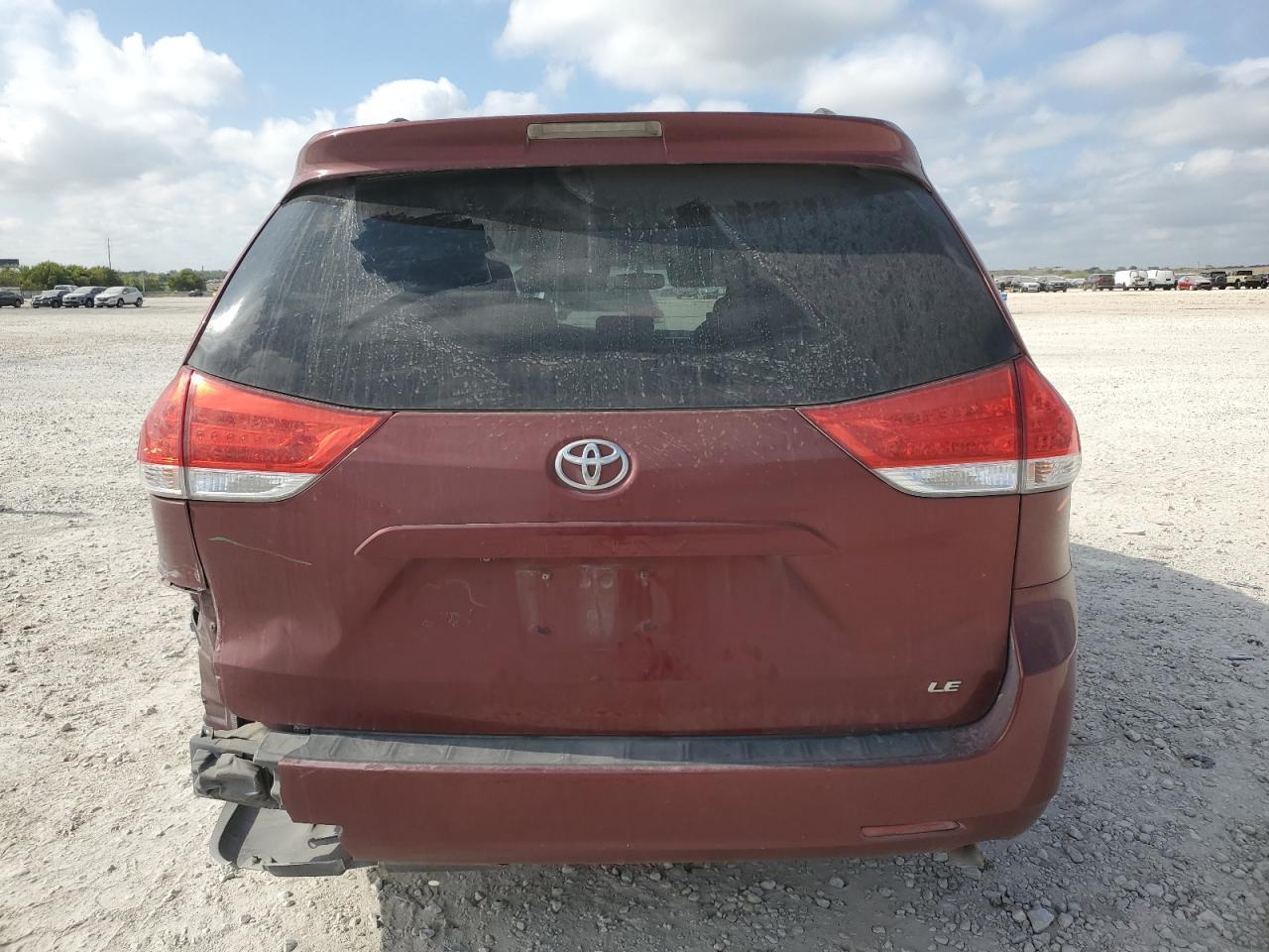 2014 TOYOTA SIENNA