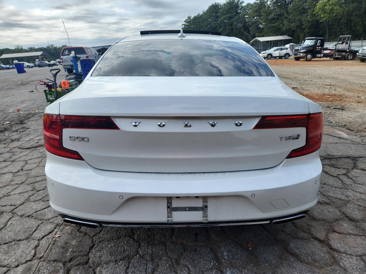 2019 VOLVO S90