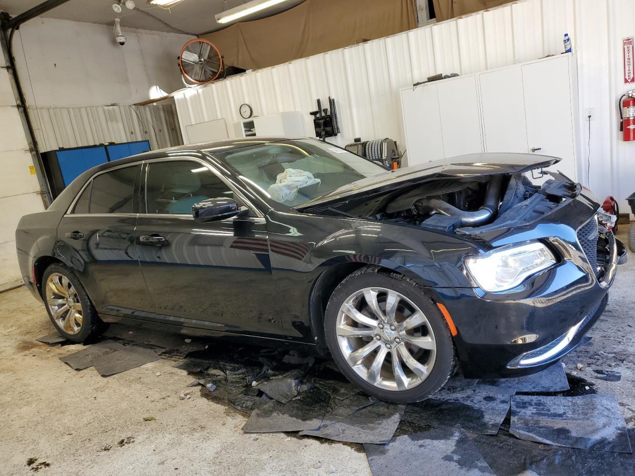 2019 CHRYSLER 300
